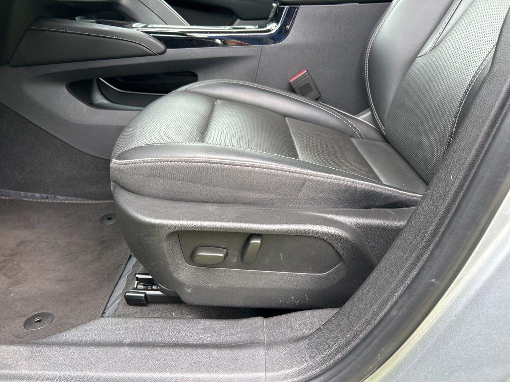 used 2023 Buick Envision car, priced at $21,798