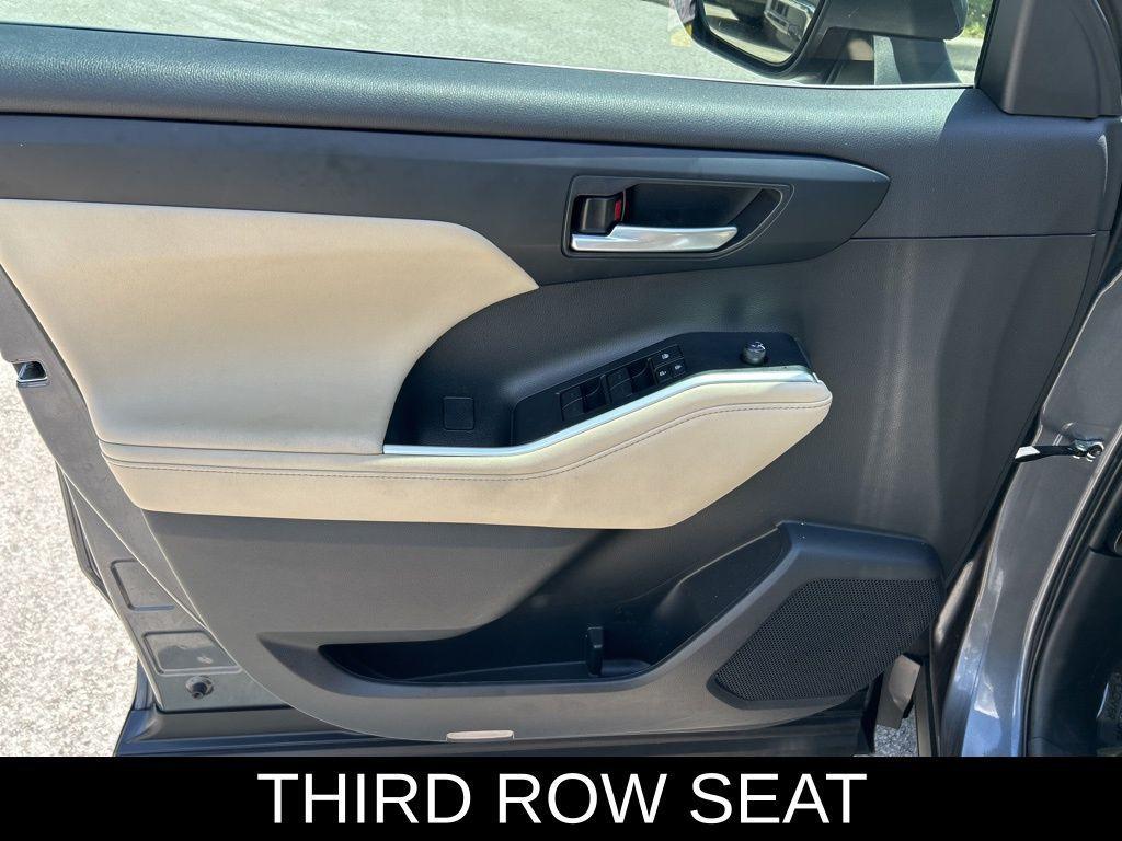 used 2023 Toyota Highlander car, priced at $30,995