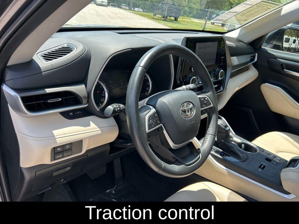 used 2023 Toyota Highlander car, priced at $30,995