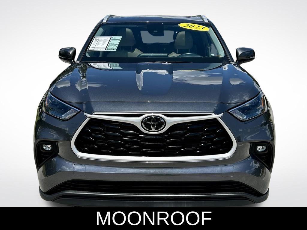 used 2023 Toyota Highlander car, priced at $30,995