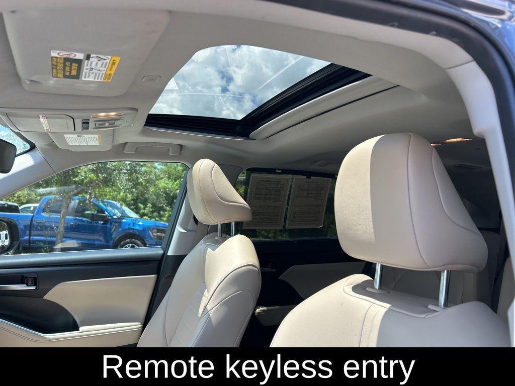 used 2023 Toyota Highlander car, priced at $30,995