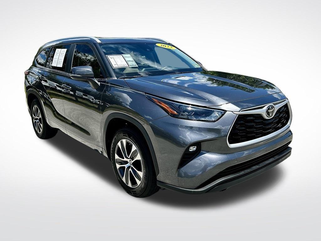used 2023 Toyota Highlander car, priced at $30,995