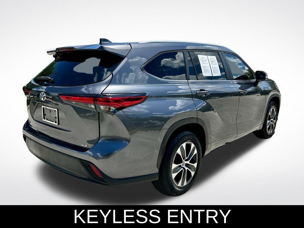 used 2023 Toyota Highlander car, priced at $30,995