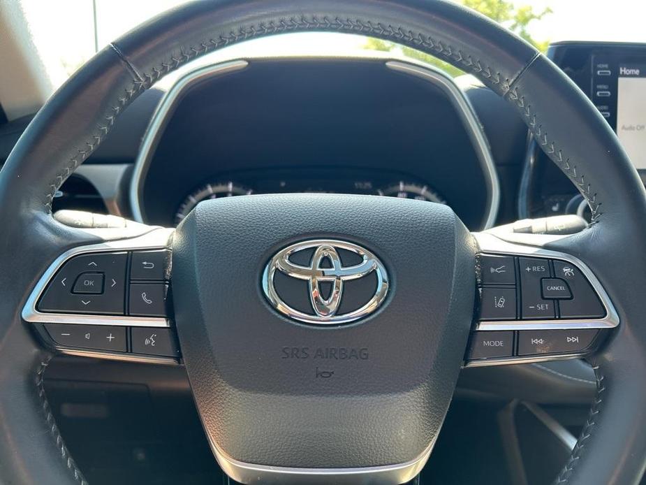 used 2021 Toyota Highlander car, priced at $34,494