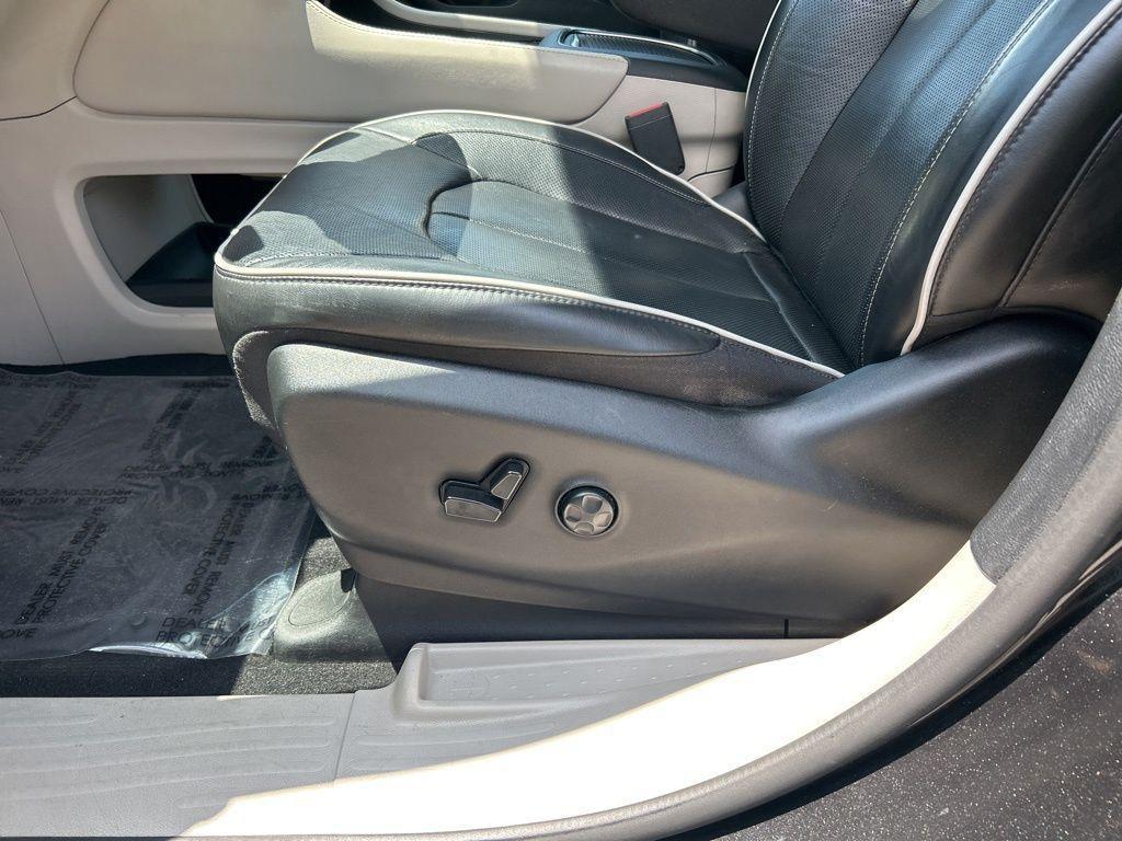 used 2022 Chrysler Pacifica car, priced at $23,304