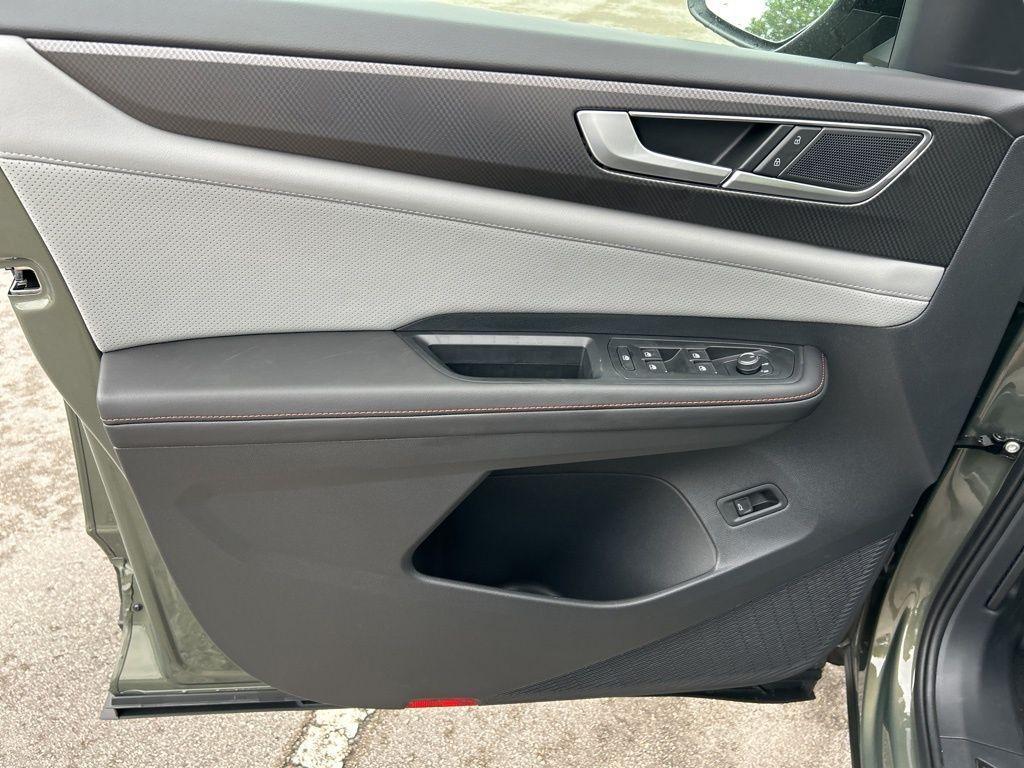 used 2025 Volkswagen Atlas car, priced at $41,995