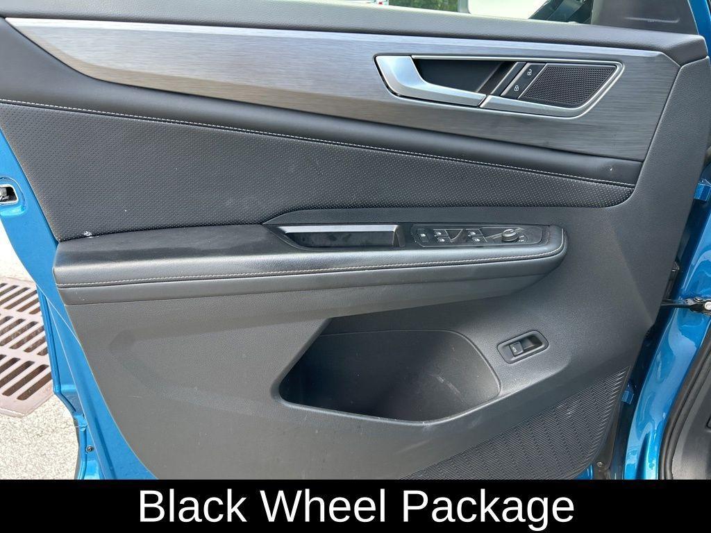 used 2024 Volkswagen Atlas Cross Sport car, priced at $29,104