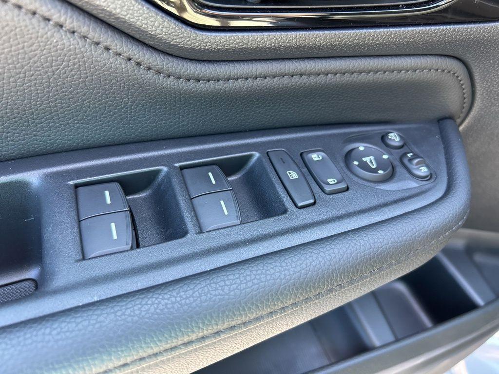 used 2025 Honda Odyssey car, priced at $45,497