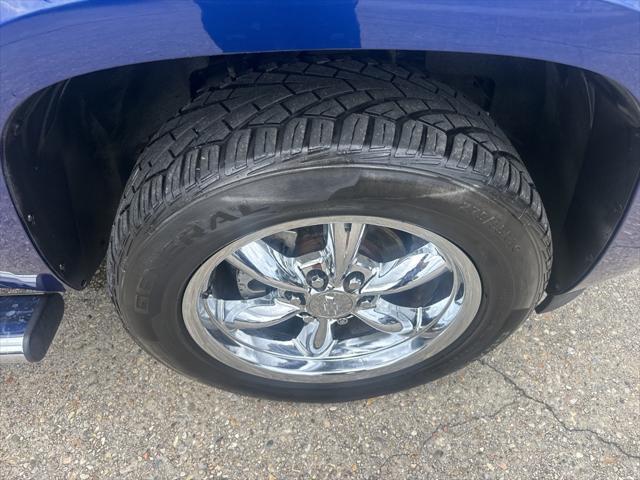 used 2013 Chevrolet Avalanche car, priced at $18,700