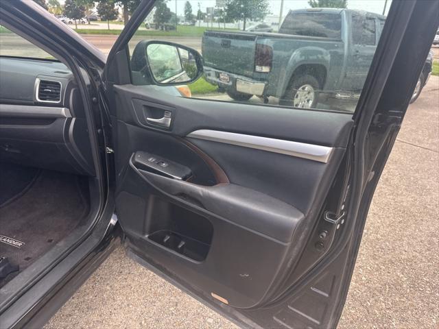 used 2014 Toyota Highlander car, priced at $16,995