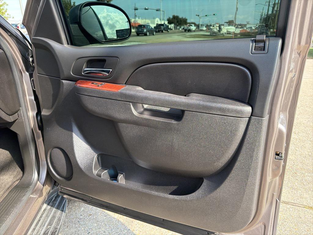 used 2014 GMC Yukon car, priced at $15,990