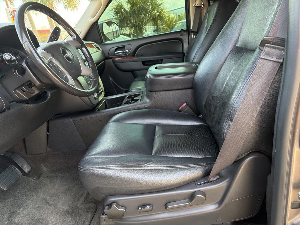 used 2014 GMC Yukon car, priced at $15,990