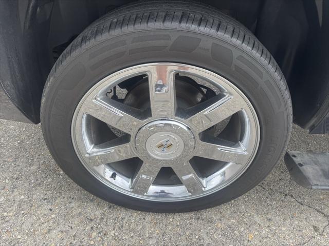 used 2010 Cadillac Escalade car, priced at $7,400