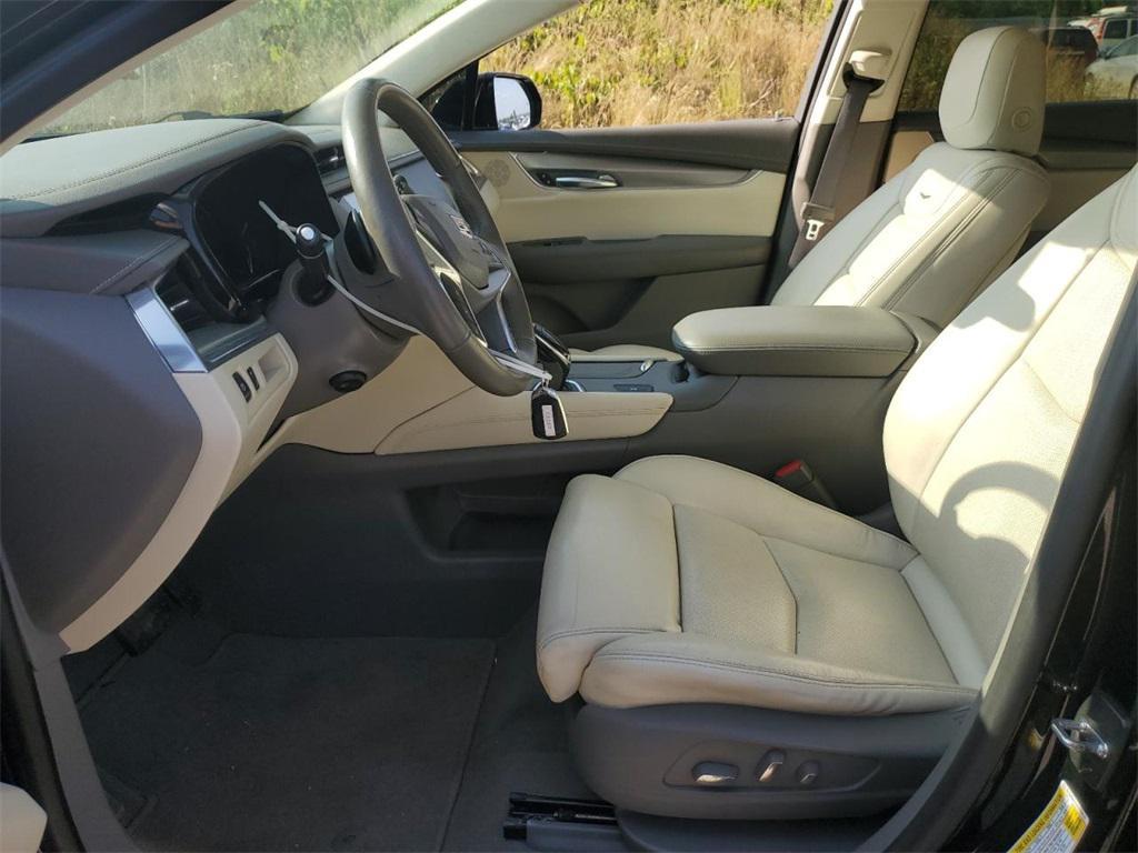 used 2017 Cadillac XT5 car, priced at $17,990