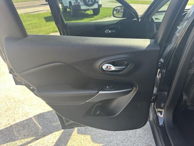 used 2020 Jeep Cherokee car, priced at $17,490