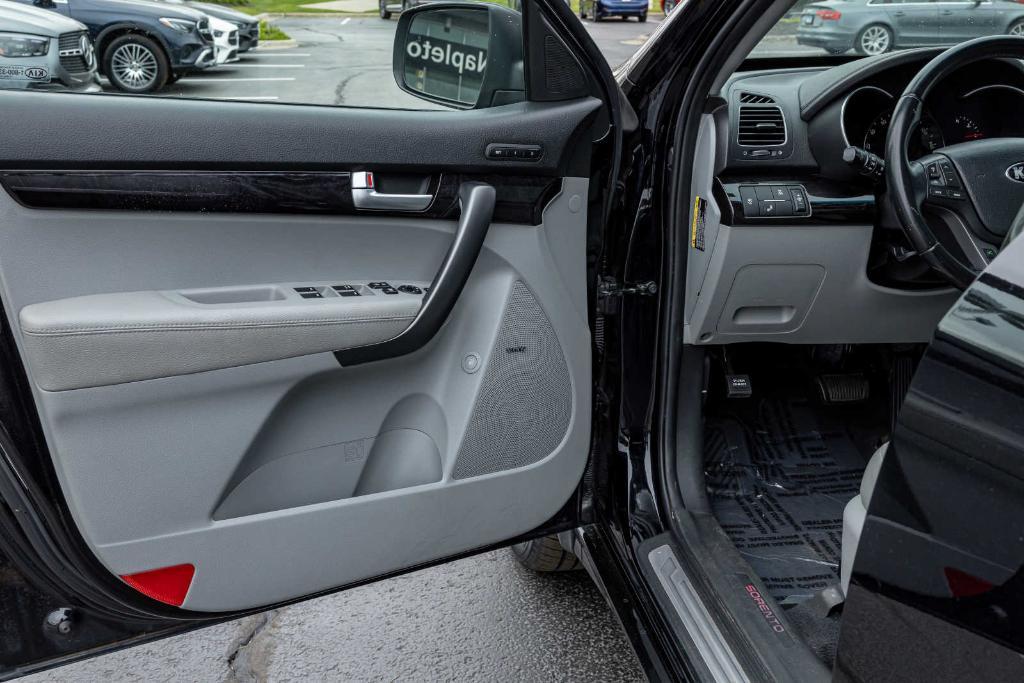 used 2015 Kia Sorento car, priced at $12,999