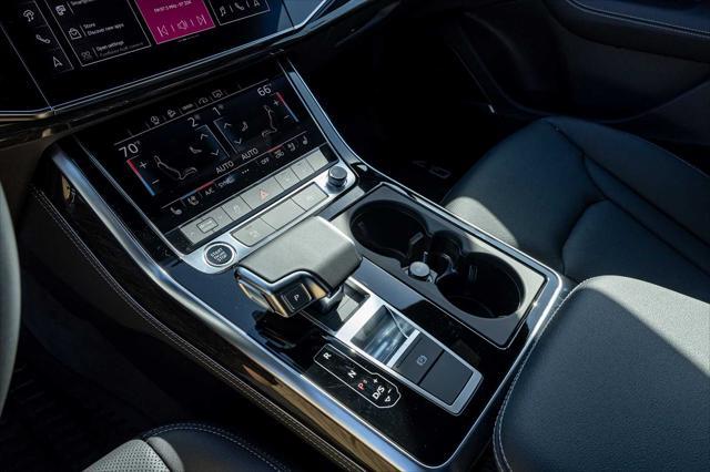 new 2025 Audi Q7 car, priced at $75,925