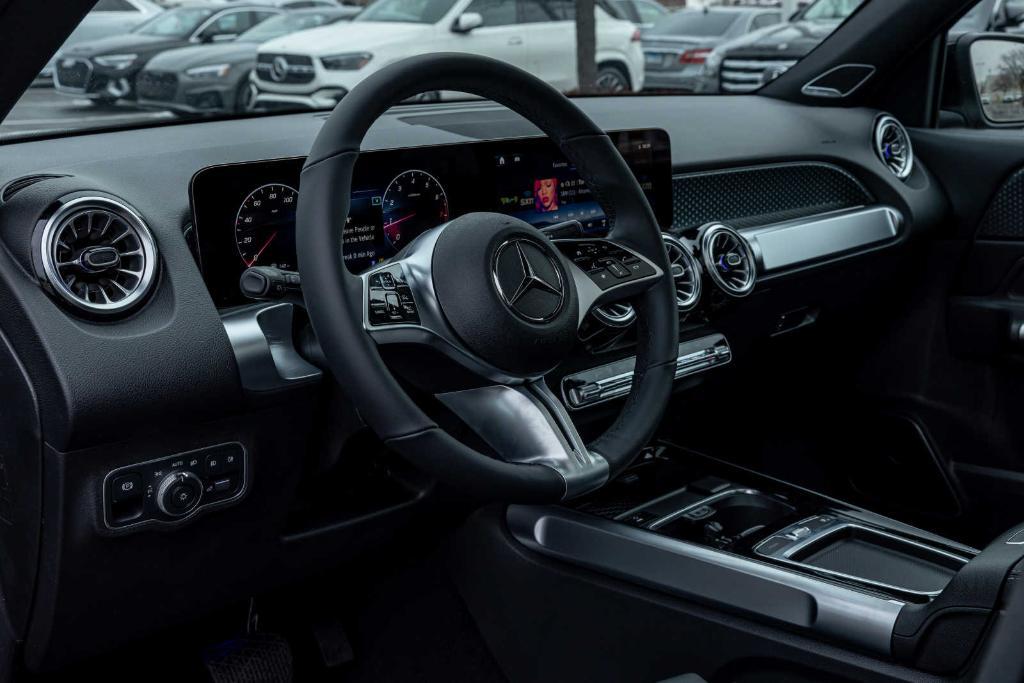 new 2024 Mercedes-Benz GLB 250 car, priced at $48,759
