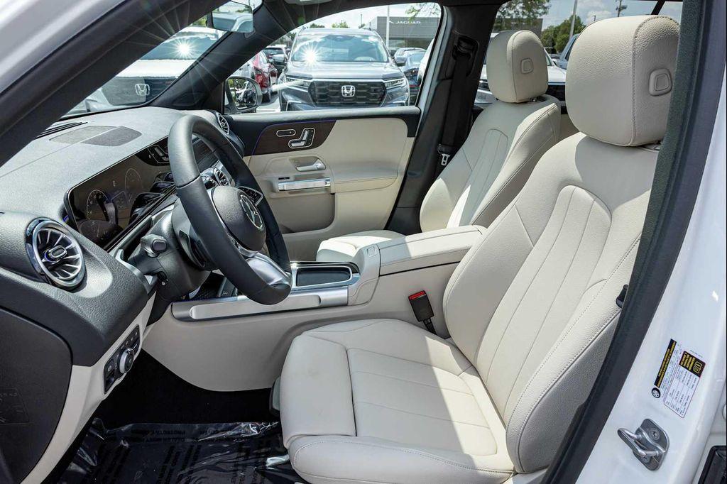 new 2025 Mercedes-Benz GLB 250 car, priced at $48,495
