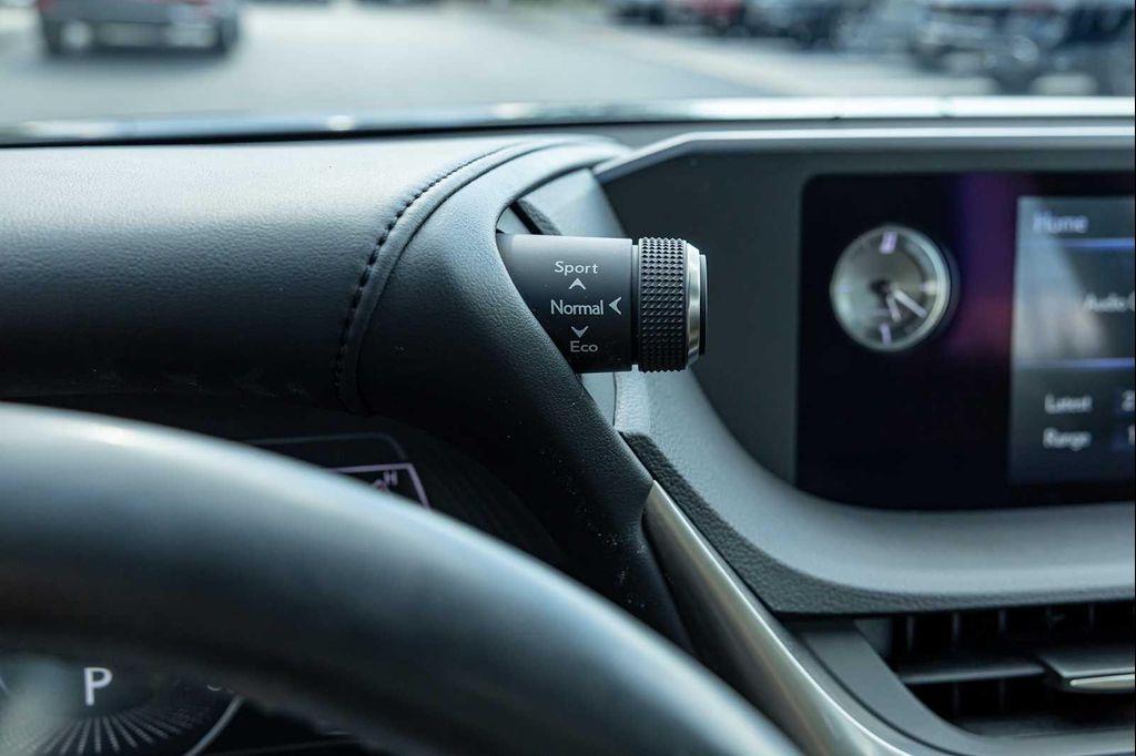 used 2019 Lexus ES 350 car, priced at $27,500