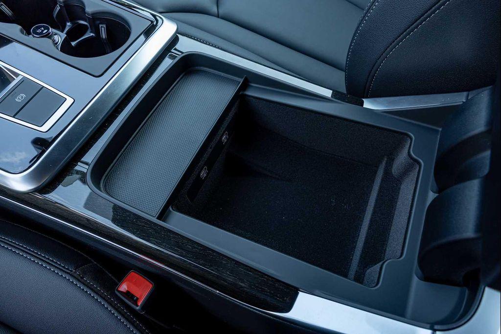 new 2025 Audi Q7 car, priced at $61,025