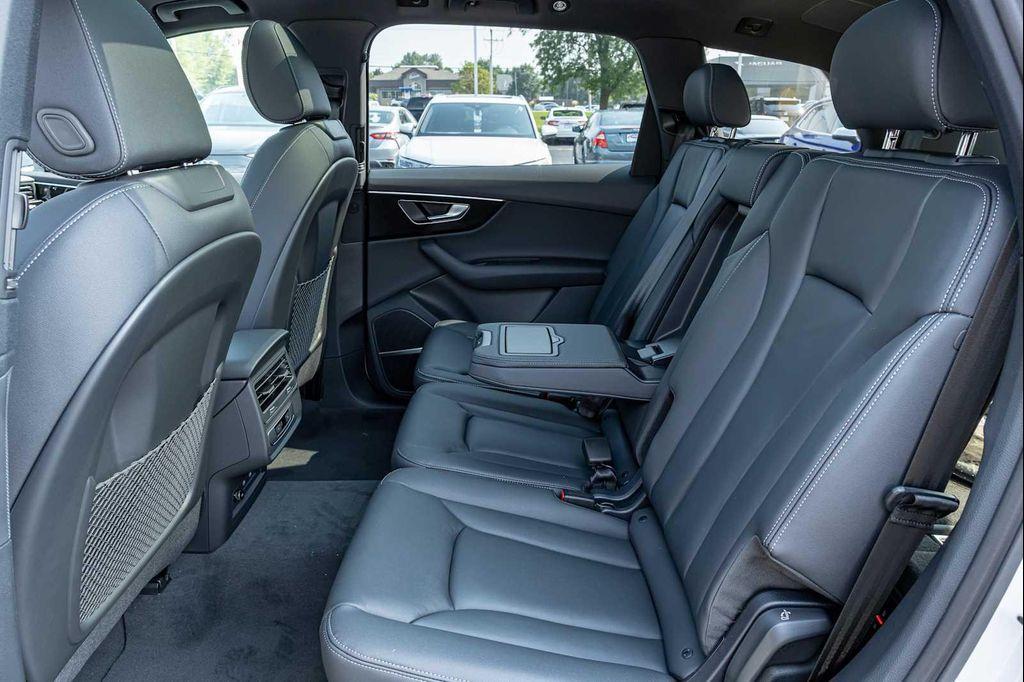 new 2025 Audi Q7 car, priced at $61,025