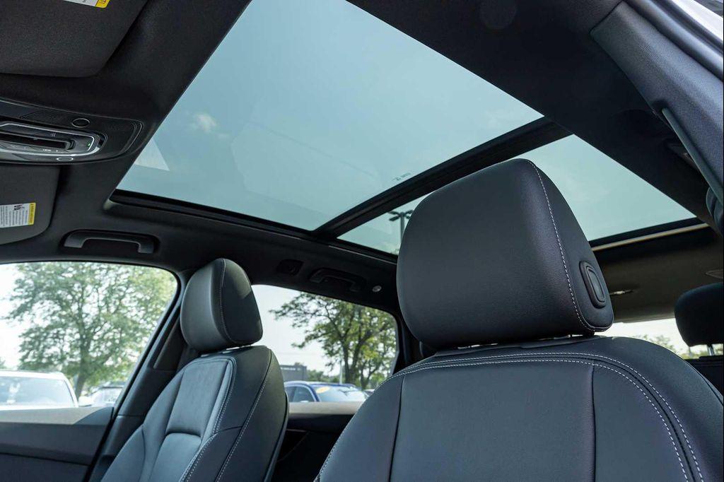 new 2025 Audi Q7 car, priced at $61,025