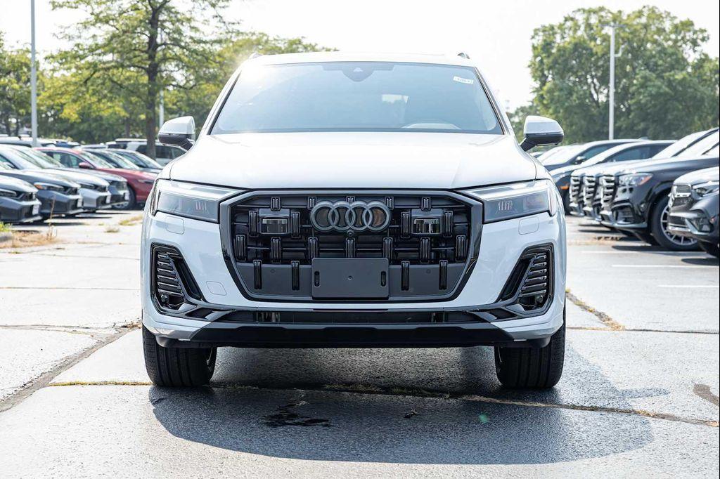 new 2025 Audi Q7 car, priced at $61,025