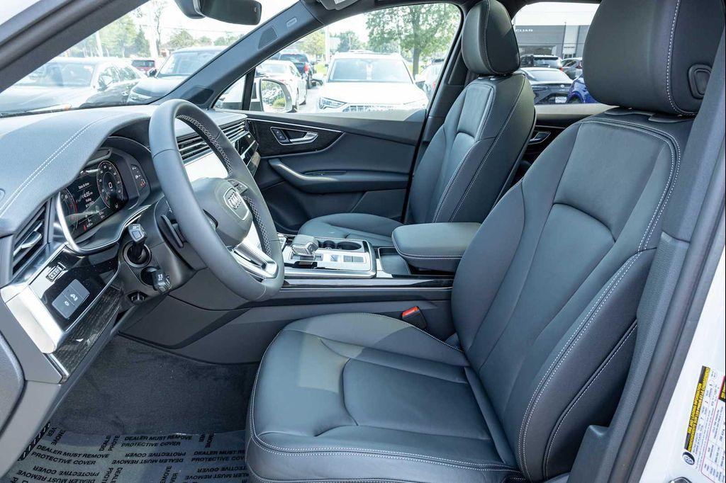 new 2025 Audi Q7 car, priced at $61,025