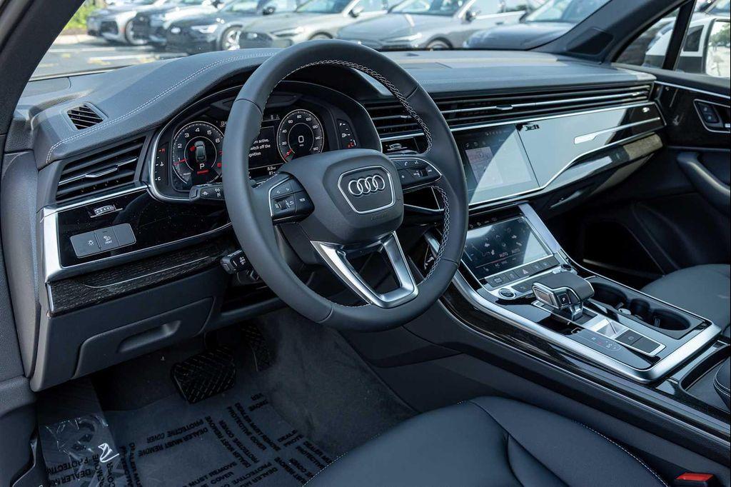 new 2025 Audi Q7 car, priced at $61,025