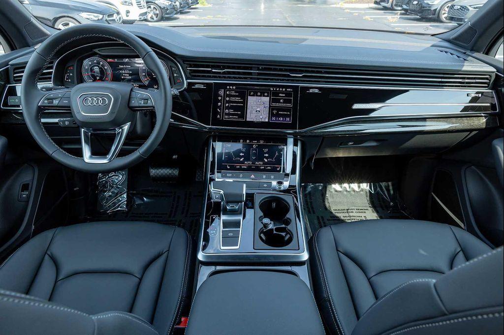 new 2025 Audi Q7 car, priced at $61,025