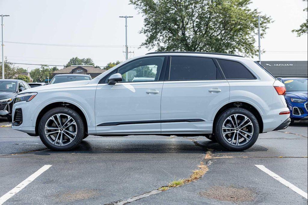 new 2025 Audi Q7 car, priced at $61,025