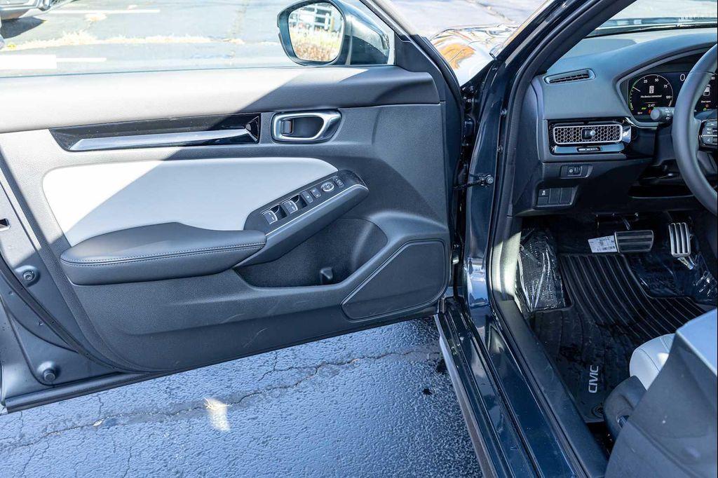 new 2026 Honda Civic Hybrid car, priced at $33,190