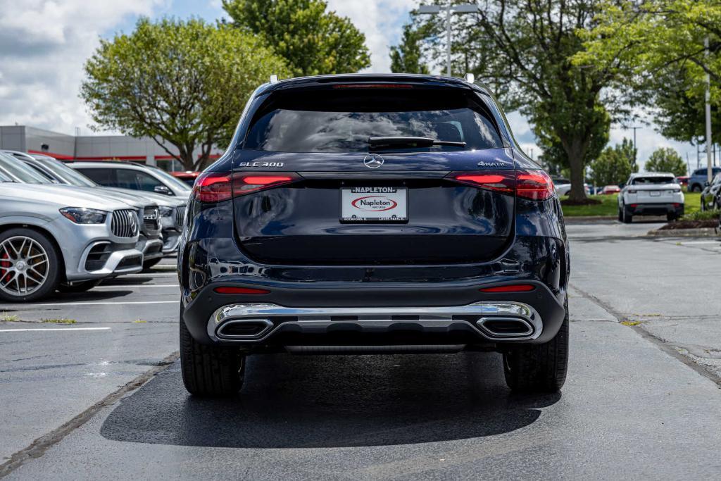 new 2024 Mercedes-Benz GLC 300 car, priced at $57,090