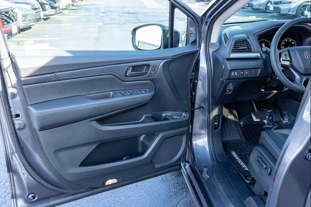new 2026 Honda Odyssey car, priced at $42,290