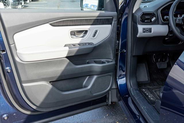 new 2025 Honda Pilot car, priced at $53,230