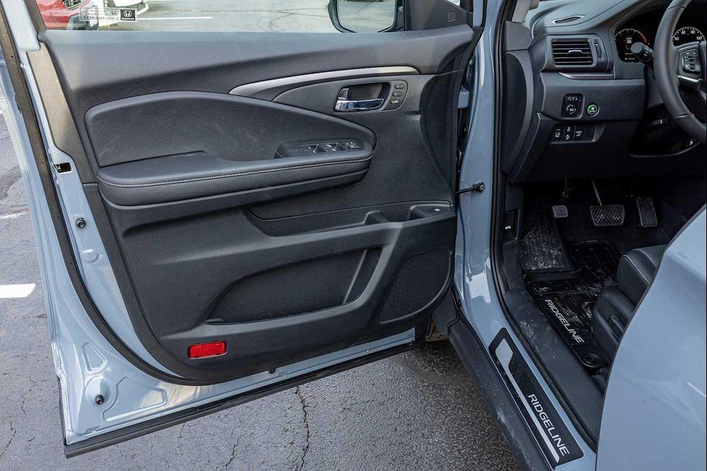 new 2025 Honda Ridgeline car, priced at $44,385