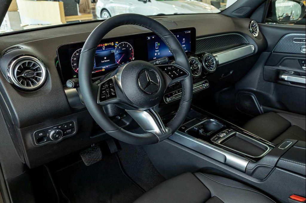 new 2025 Mercedes-Benz GLB 250 car, priced at $46,619