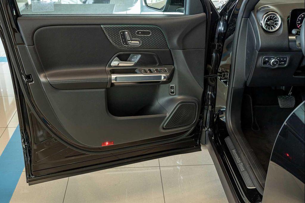 new 2025 Mercedes-Benz GLB 250 car, priced at $46,619