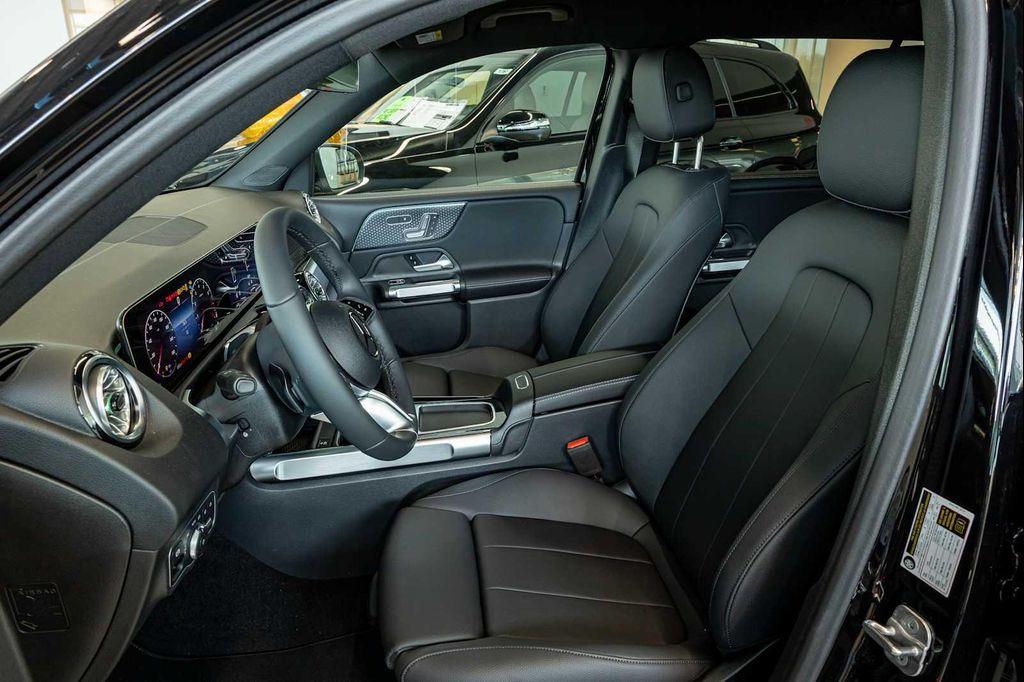 new 2025 Mercedes-Benz GLB 250 car, priced at $46,619