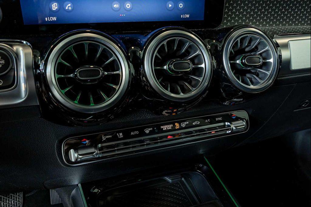 new 2025 Mercedes-Benz GLB 250 car, priced at $46,619