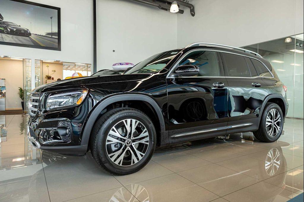 new 2025 Mercedes-Benz GLB 250 car, priced at $46,619