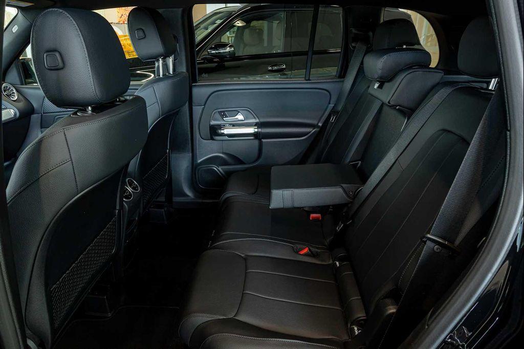 new 2025 Mercedes-Benz GLB 250 car, priced at $46,619