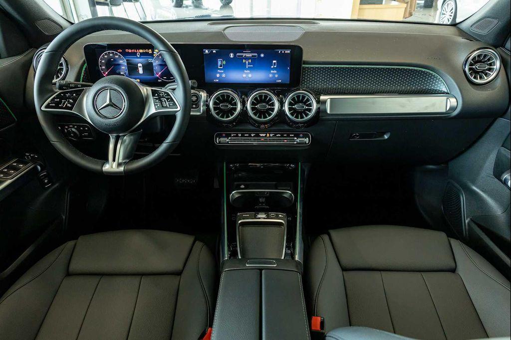 new 2025 Mercedes-Benz GLB 250 car, priced at $46,619
