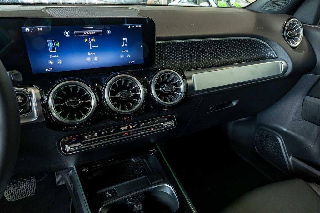 new 2025 Mercedes-Benz GLB 250 car, priced at $46,619