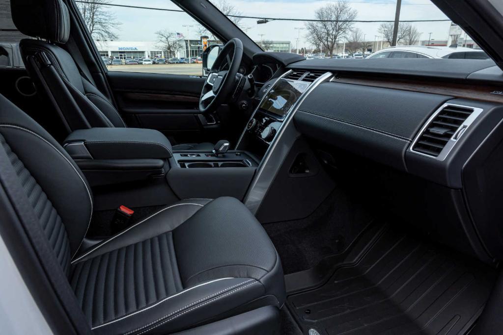 new 2024 Land Rover Discovery car, priced at $74,545