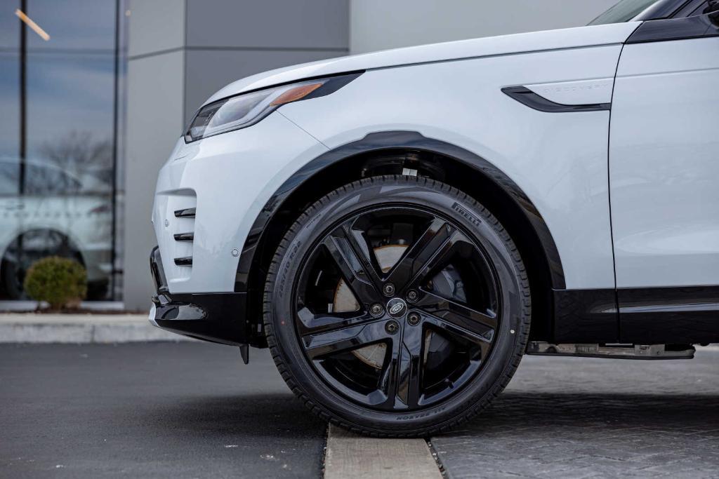 new 2024 Land Rover Discovery car, priced at $74,545