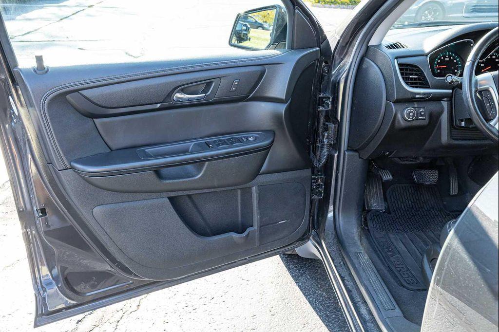used 2015 Chevrolet Traverse car, priced at $8,500