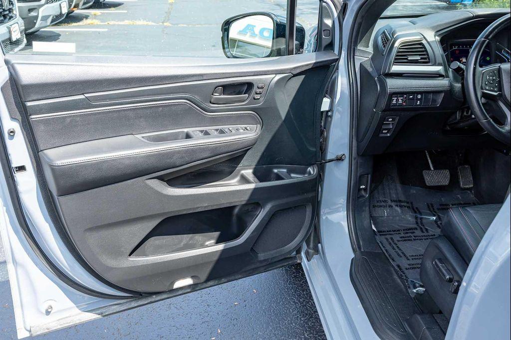 used 2024 Honda Odyssey car, priced at $34,450