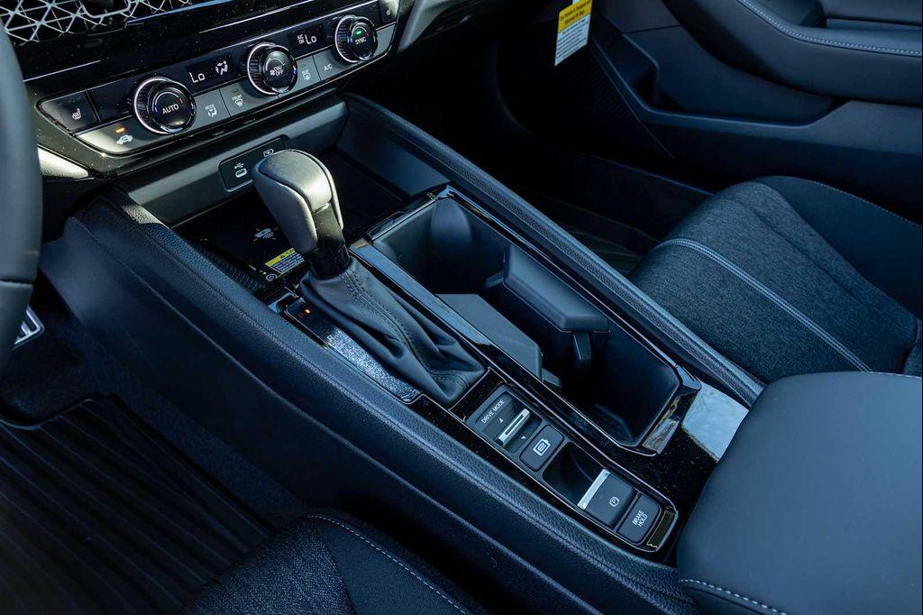 new 2025 Honda Accord Hybrid car, priced at $33,550